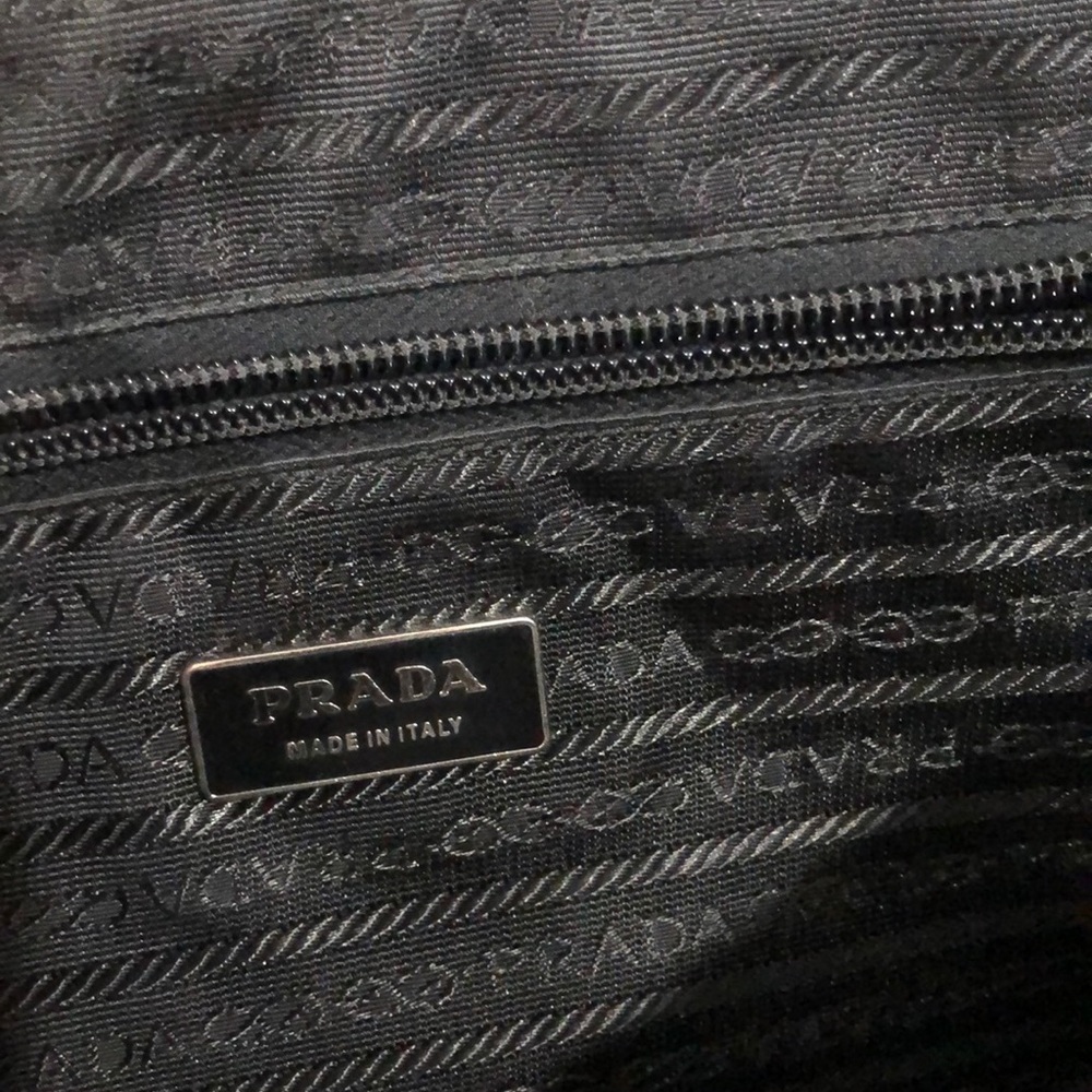 Prada leather handbag - Picture 3 of 11